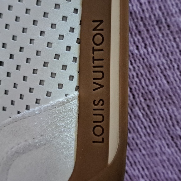 Louis Vuitton women's leather and suede sneakers. - Picture 3 of 9